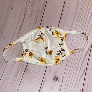 👗🛍Ivory w yellow flower face mask